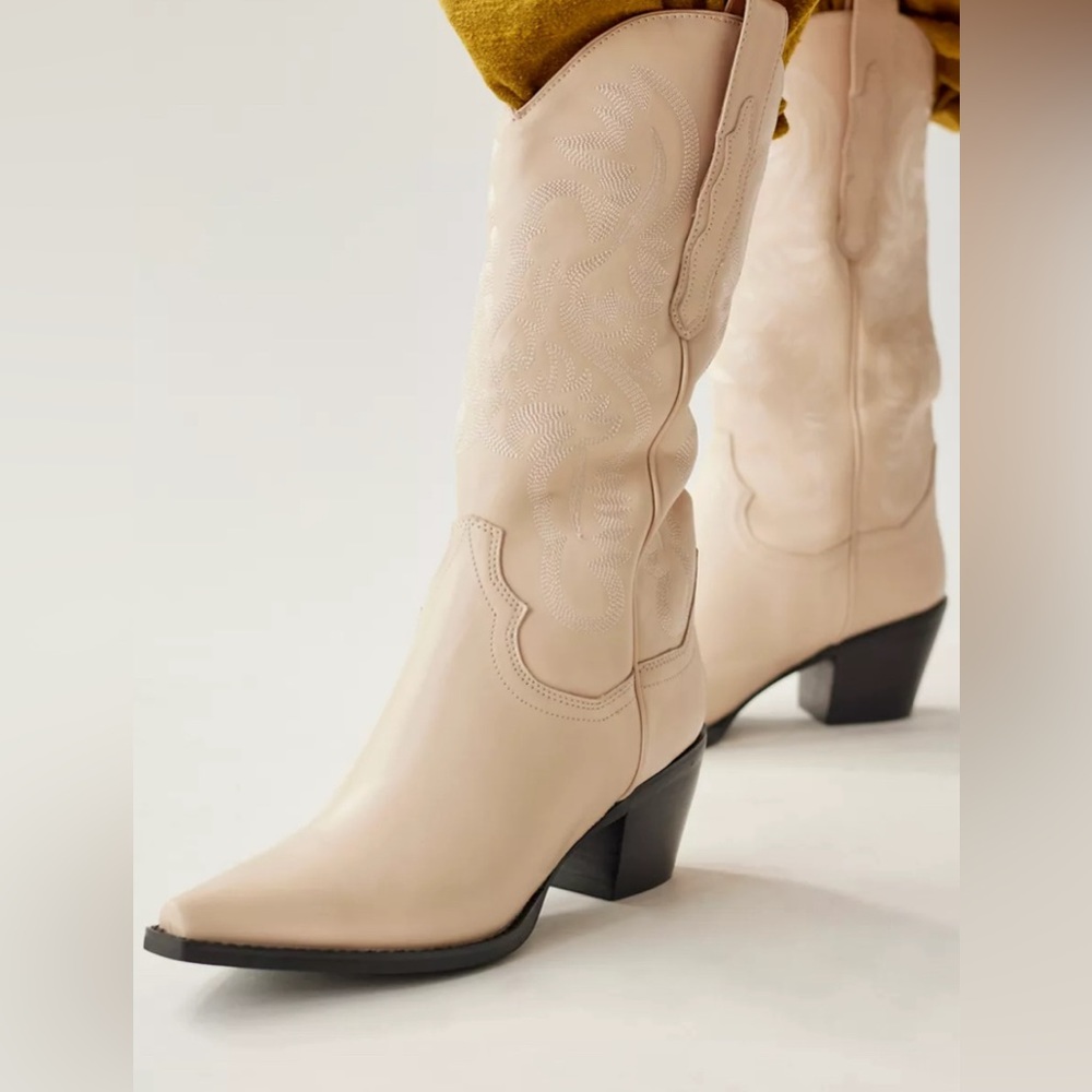 Jeffrey Campbell Dagget Boot size 6 natural